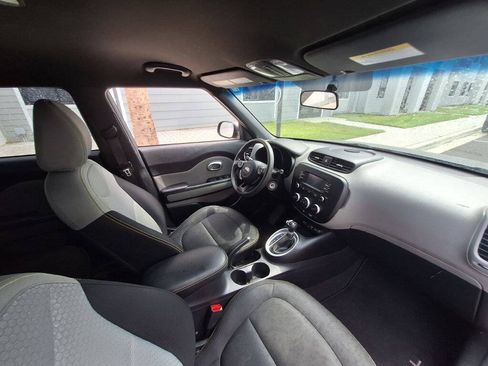 Used 2016 Kia Soul + FWD image 21