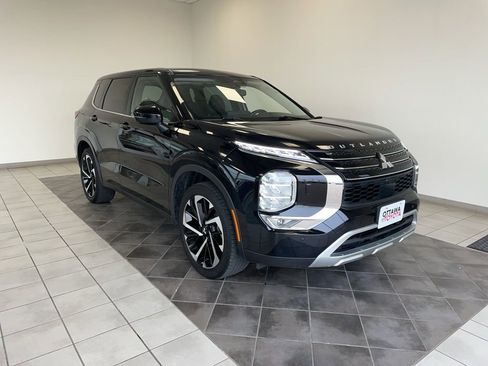 Used 2022 Mitsubishi Outlander SE image 1