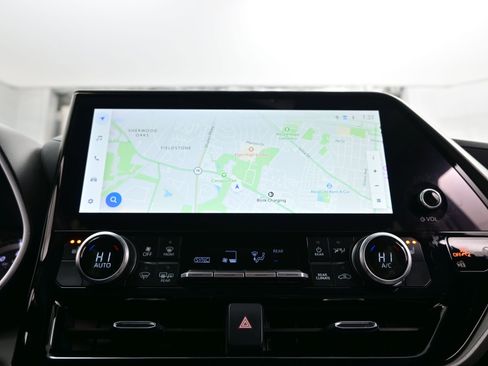 Used 2025 Toyota Highlander XLE image 21