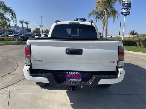 Used 2022 Toyota Tacoma Limited image 7