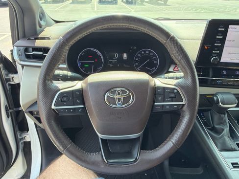Used 2022 Toyota Sienna Platinum AWD/4WD image 15