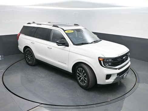 Used 2025 Ford Expedition Platinum image 46