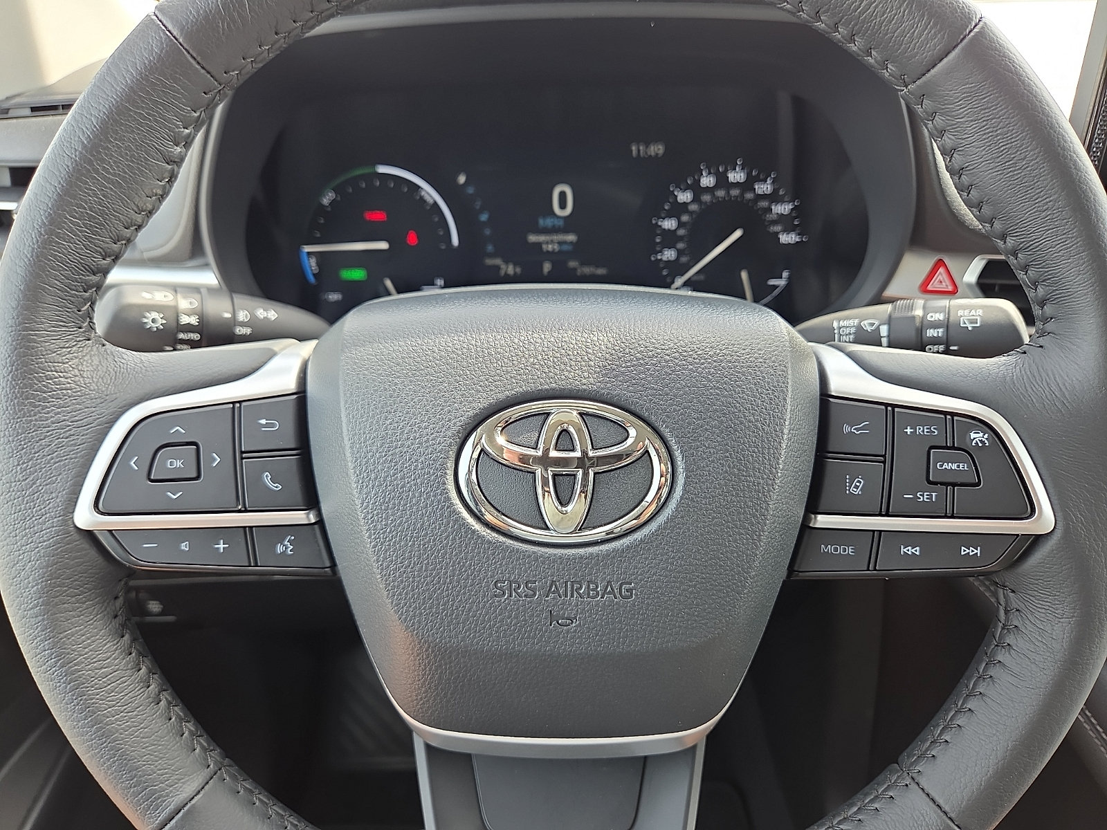 Used 2025 Toyota Sienna XLE FWD image 24