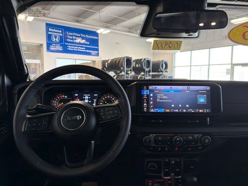 Used 2026 Jeep Gladiator Mojave AWD/4WD image 10