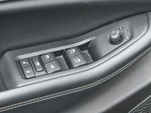 Used 2023 Jeep Grand Cherokee Limited w/ Luxury Tech Group II image 12