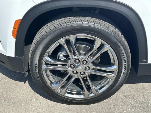 Used 2025 Chevrolet Traverse LT w/ LPO, Floor Liner Package FWD image 10