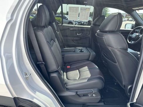 Used 2025 Honda Pilot Black Edition image 16