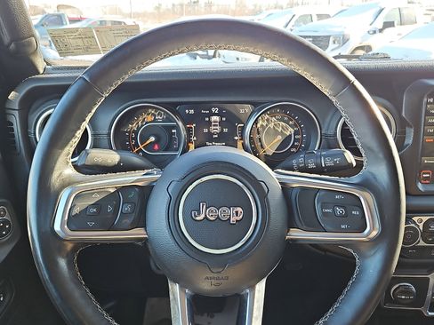 Used 2018 Jeep Wrangler Unlimited Sahara image 19