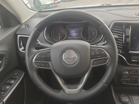 Used 2020 Jeep Cherokee Limited image 23