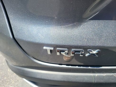 Used 2025 Chevrolet Trax LT w/ LT Convenience Package image 5