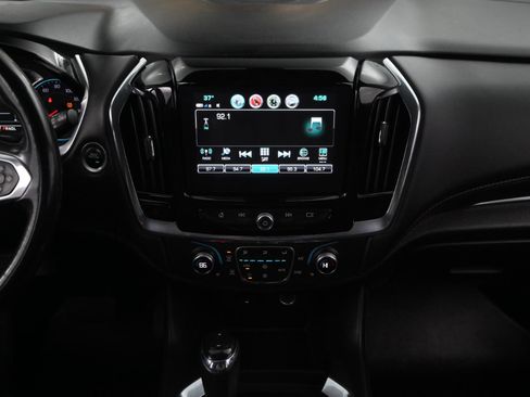 Used 2018 Chevrolet Traverse LT image 19