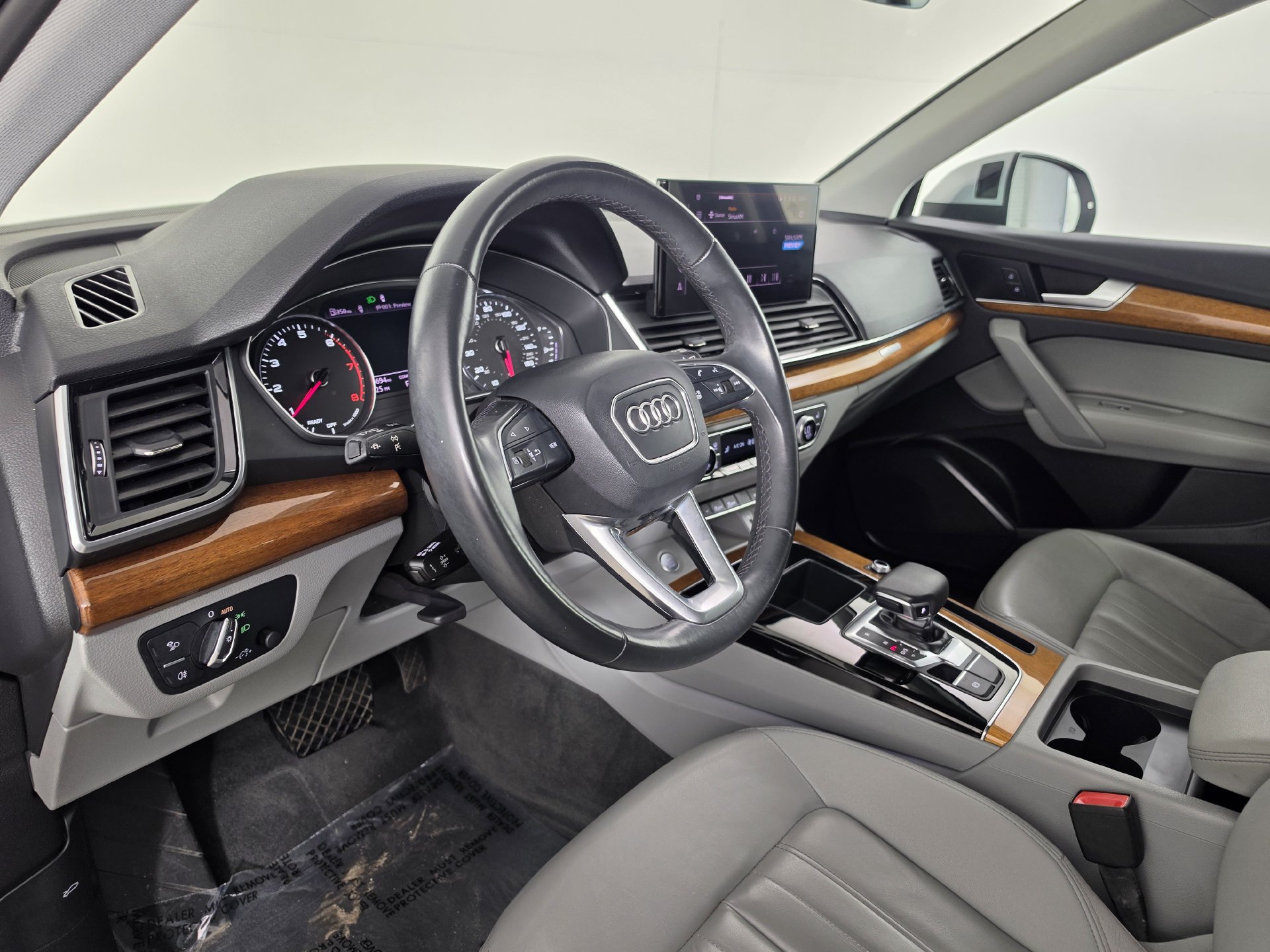 Used 2023 Audi Q5 2.0T Premium w/ Convenience Package AWD/4WD image 2