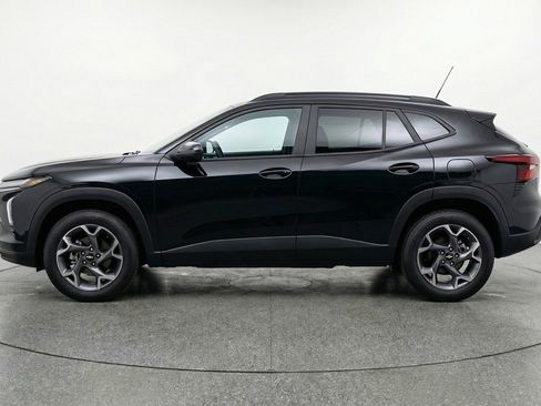 Used 2025 Chevrolet Trax LT image 5