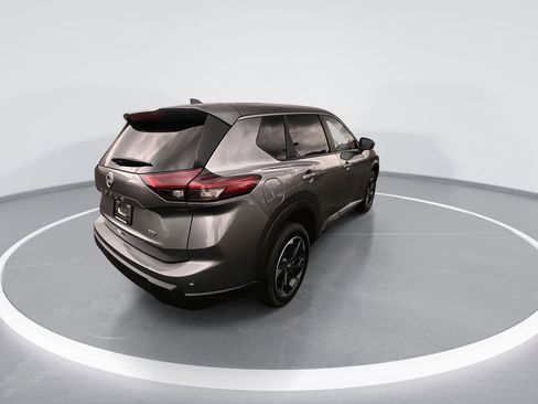 Used 2024 Nissan Rogue SV image 8