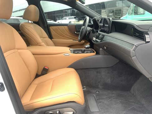 Used 2024 Lexus LS 500 RWD image 35