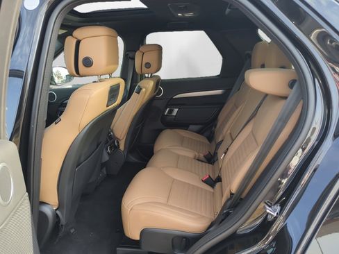 Certified 2024 Land Rover Discovery Dynamic SE image 11