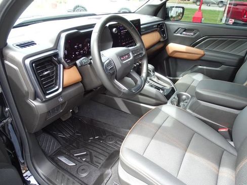 Used 2025 GMC Canyon AT4 w/ Nightfall Edition AWD/4WD image 15