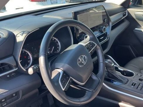 Used 2023 Toyota Highlander XLE image 14