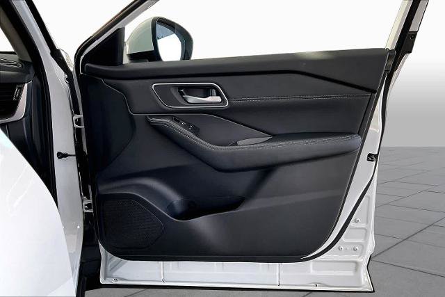 Certified 2025 Nissan Rogue Platinum w/ Platinum Premium Package FWD image 23