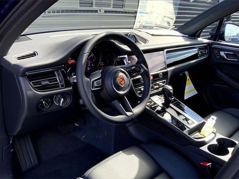 Certified 2026 Porsche Macan AWD/4WD image 4