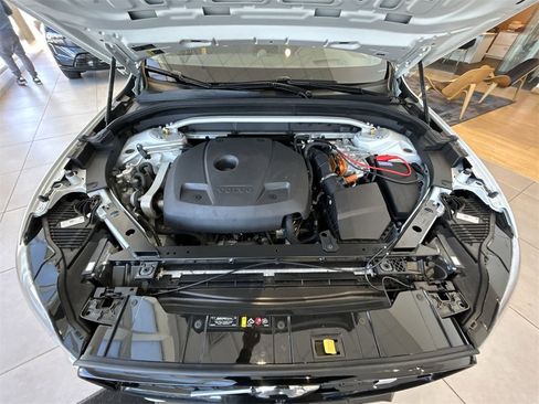 Certified 2024 Volvo XC60 T8 Polestar w/ Protection Package Premier image 10