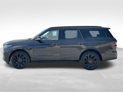 New 2026 Lincoln Navigator Reserve w/ Jet Appearance Package AWD/4WD image 2