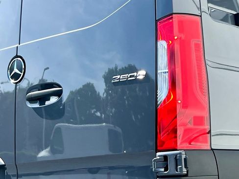 Used 2025 Mercedes-Benz Sprinter 2500 image 18