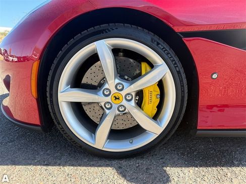 Used 2020 Ferrari Portofino image 10