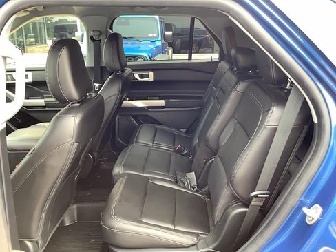 Used 2022 Ford Explorer XLT w/ Equipment Group 202A AWD/4WD image 9