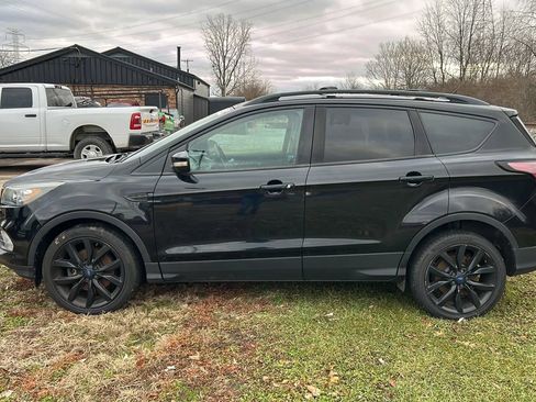 Used 2017 Ford Escape Titanium w/ Canadian Touring Package FWD image 4