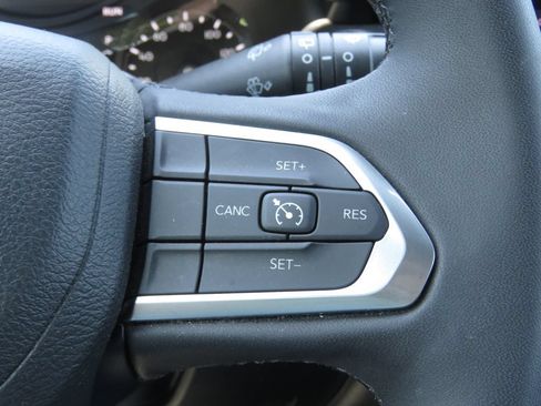 Used 2023 Jeep Compass Latitude w/ Convenience Group AWD/4WD image 23