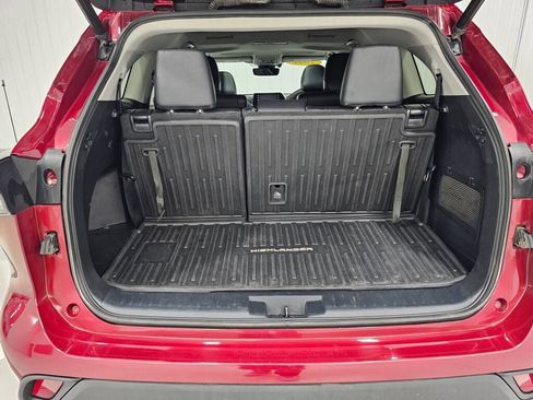 Used 2021 Toyota Highlander XLE image 18