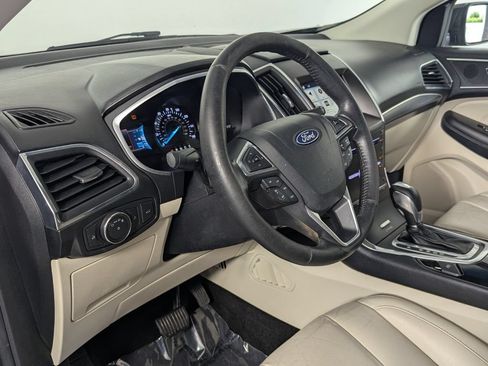 Used 2018 Ford Edge Titanium FWD image 11
