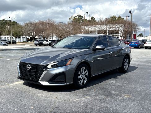 Used 2023 Nissan Altima 2.5 S image 3