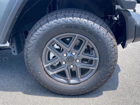 Used 2025 Jeep Wrangler Unlimited Sport AWD/4WD image 9