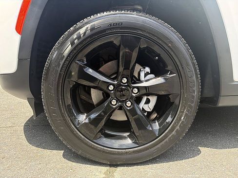 Used 2024 Jeep Grand Cherokee Altitude AWD/4WD image 8