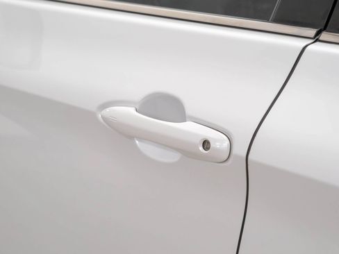 Used 2019 Toyota Avalon XSE image 38