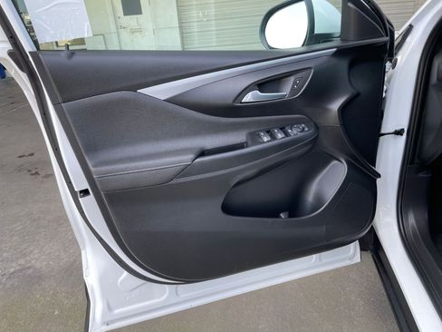 Used 2025 Buick Envista Preferred image 18