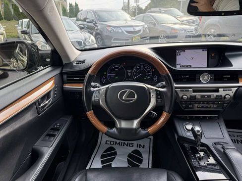 Used 2015 Lexus ES 300h image 14