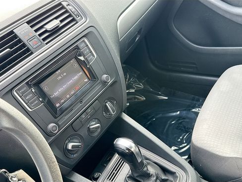 Used 2017 Volkswagen Jetta S image 24