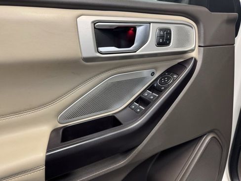 Used 2020 Ford Explorer Platinum image 12