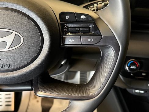 Used 2025 Hyundai Elantra Sport image 11