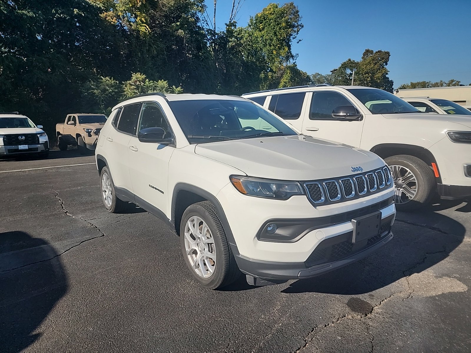 Used 2023 Jeep Compass Latitude AWD/4WD image 1