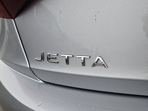 Used 2023 Volkswagen Jetta SE w/ Panoramic Sunroof Package image 31