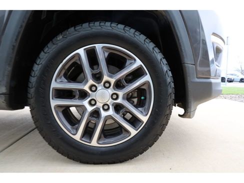 Used 2018 Jeep Compass Latitude w/ Popular Equipment Group image 16