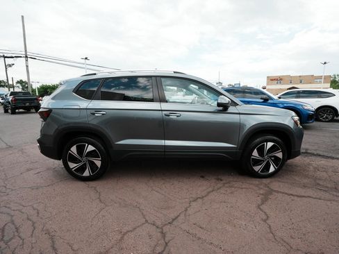 Used 2025 Volkswagen Taos SE w/ Panoramic Sunroof Package AWD/4WD image 7