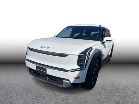 Certified 2024 Kia EV9 Light Long Range RWD image 1