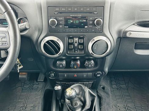 Used 2016 Jeep Wrangler Unlimited Sahara w/ Max Tow Package AWD/4WD image 12