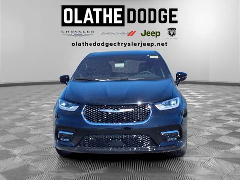 New 2026 Chrysler Pacifica Select image 30