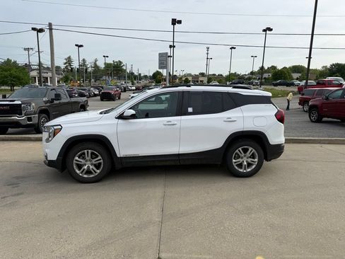 Used 2022 GMC Terrain SLE w/ Driver Convenience Package FWD image 9